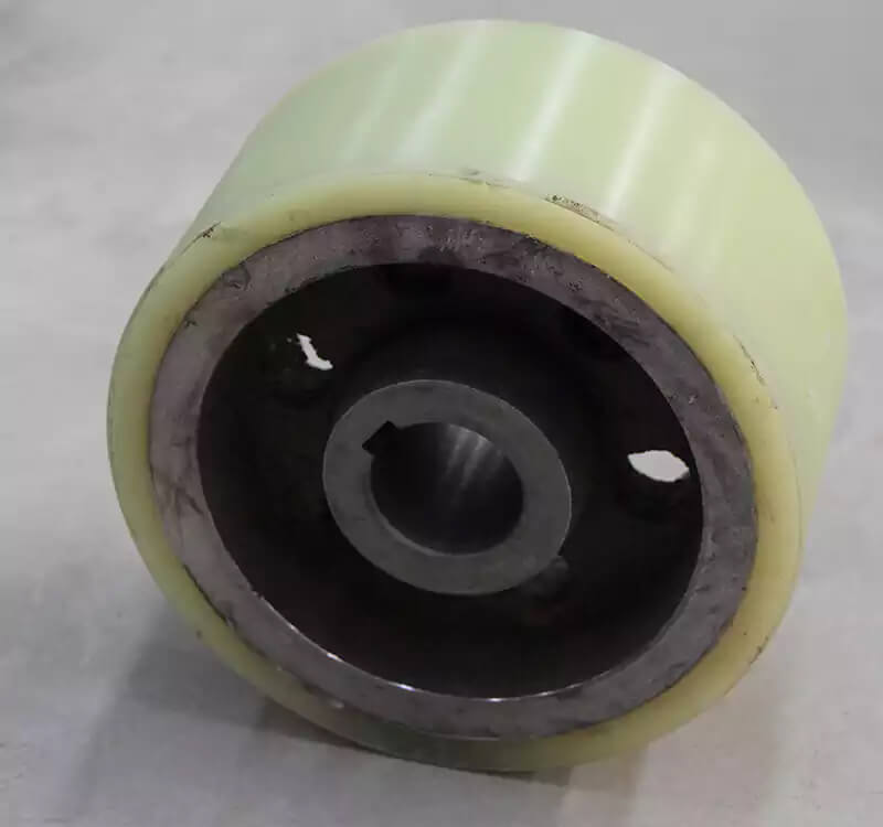 Self-adjusting pipe welding rotator details